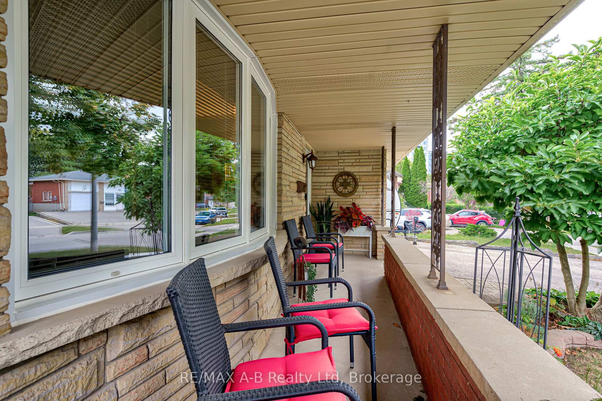 Photo 4 of 78 Coach Hill Drive, Kitchener — HOMEH