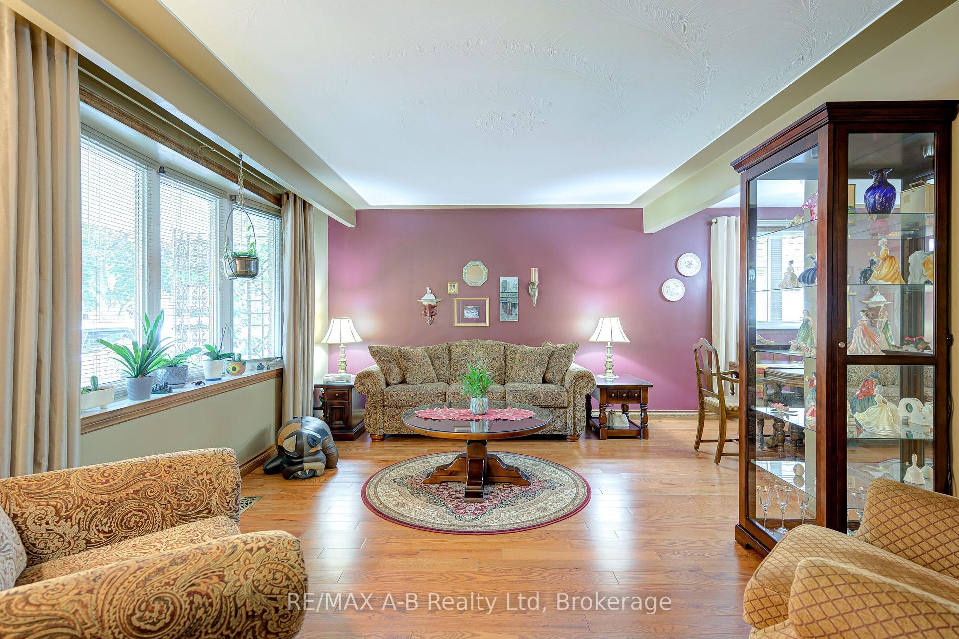 Photo 15 of 78 Coach Hill Drive, Kitchener — HOMEH
