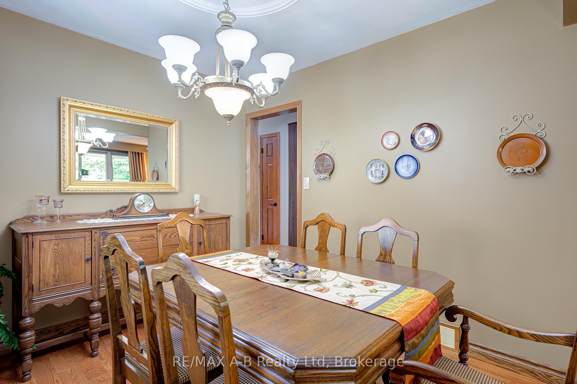 Photo 17 of 78 Coach Hill Drive, Kitchener — HOMEH
