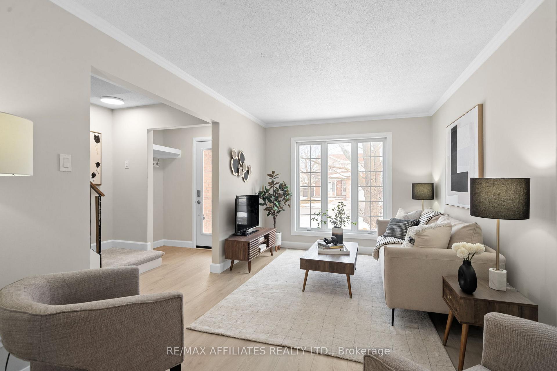 Photo 5 of 9 Filion Crescent, Ottawa, Kanata - Bridlewood — HOMEH