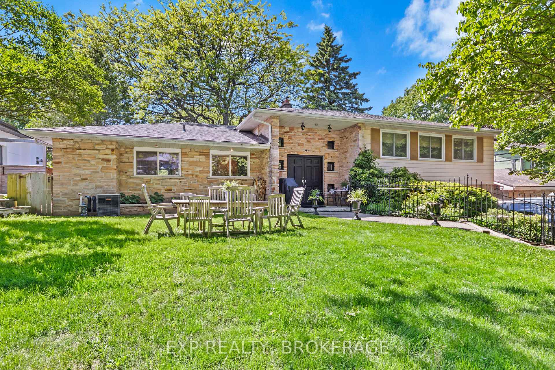 Photo 2 of 197 Fairway Hill Crescent, Kingston, Central City West — HOMEH