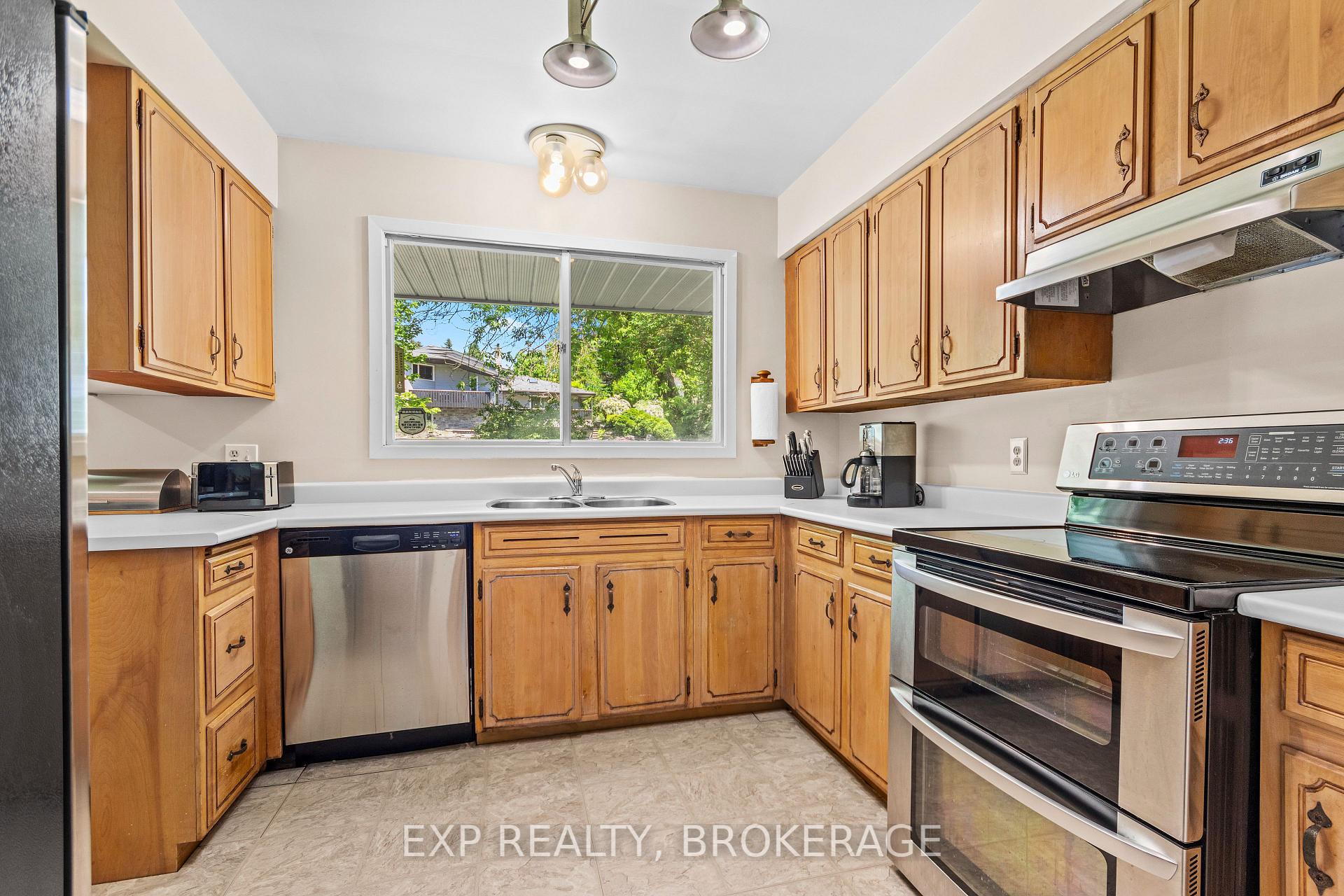 Photo 10 of 197 Fairway Hill Crescent, Kingston, Central City West — HOMEH