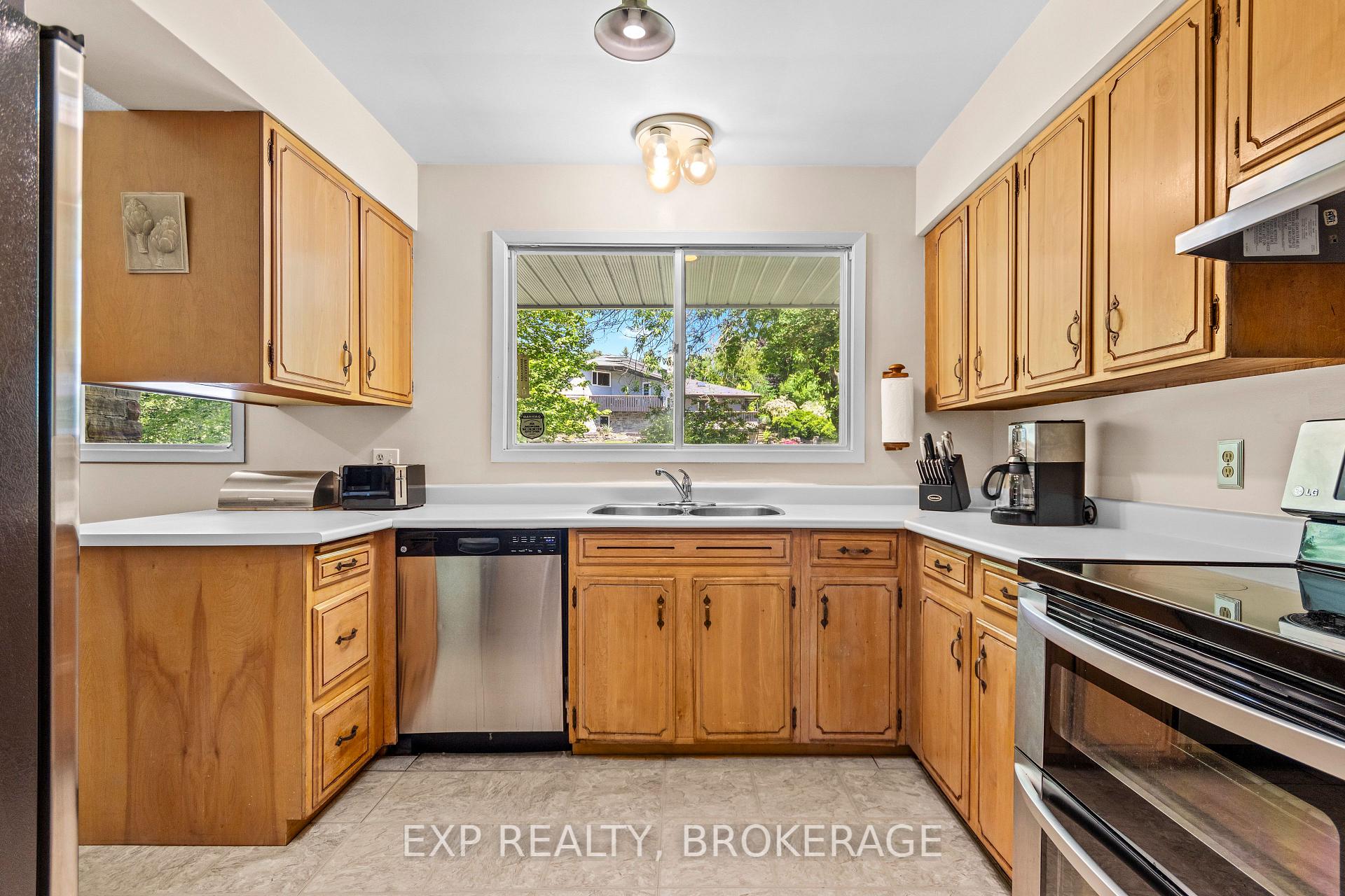 Photo 11 of 197 Fairway Hill Crescent, Kingston, Central City West — HOMEH