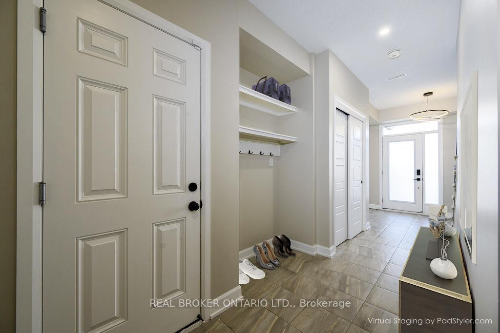 Photo 2 of 215 Hibernian Walk, Ottawa, Kanata - Emerald Meadows/Trailwest — HOMEH