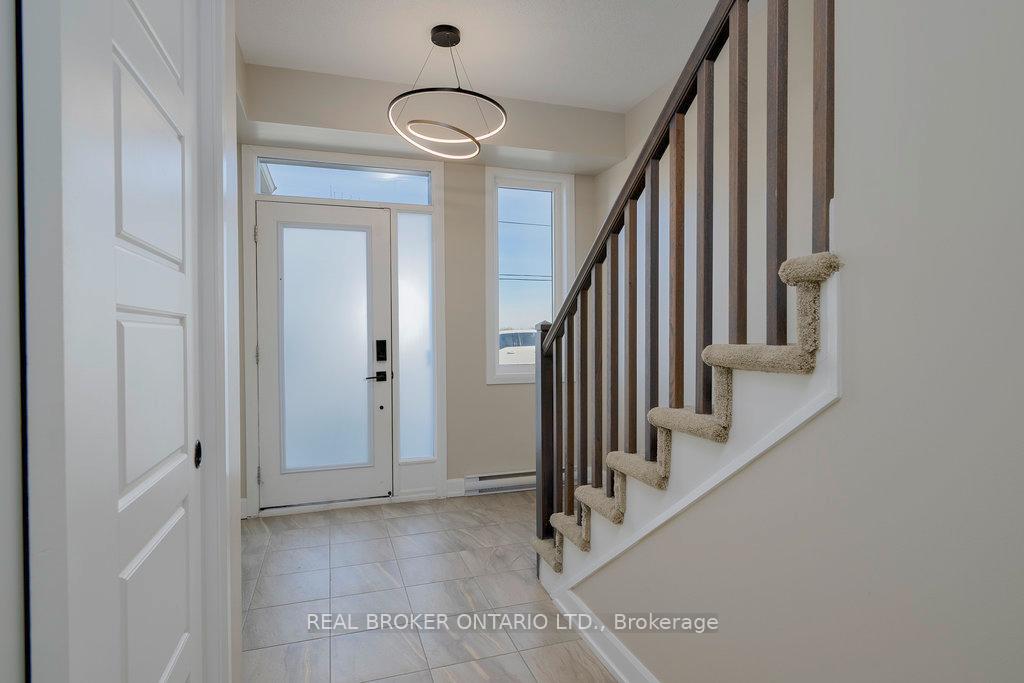 Photo 3 of 215 Hibernian Walk, Ottawa, Kanata - Emerald Meadows/Trailwest — HOMEH
