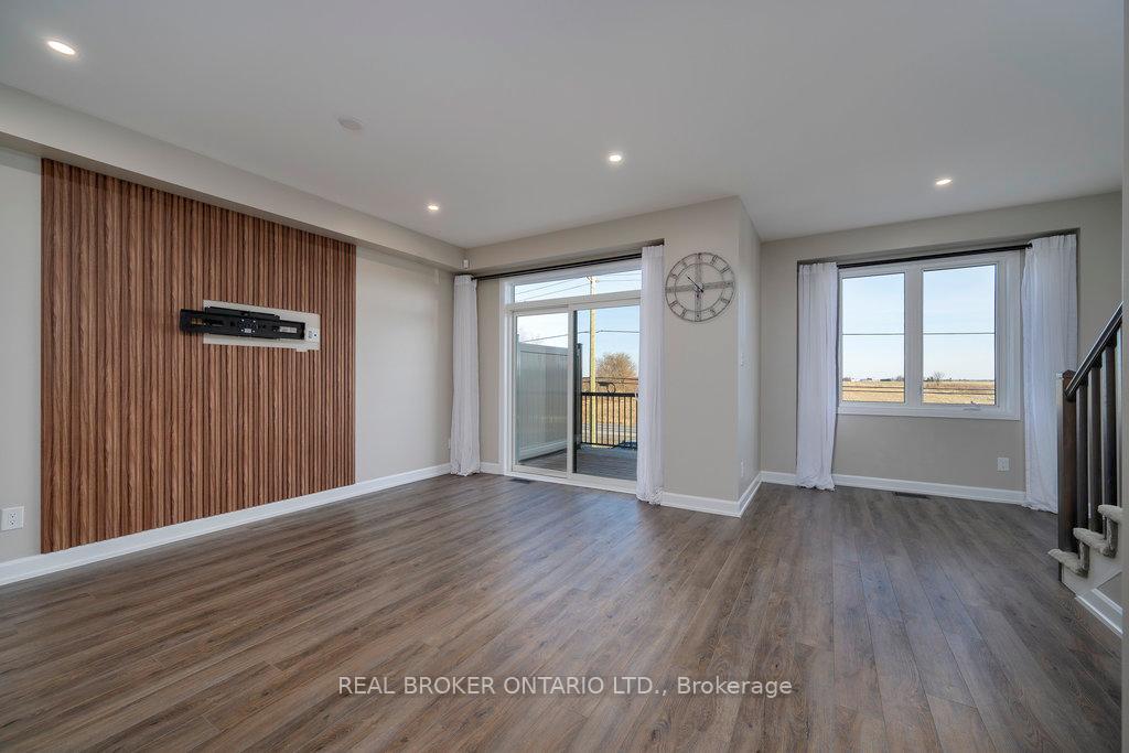 Photo 9 of 215 Hibernian Walk, Ottawa, Kanata - Emerald Meadows/Trailwest — HOMEH