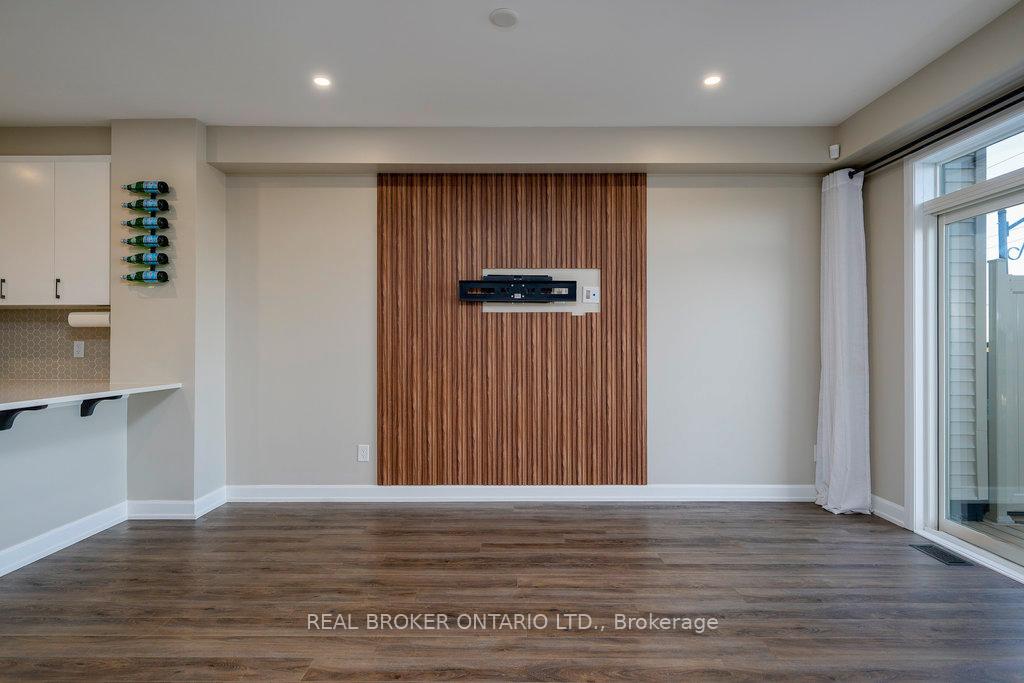 Photo 10 of 215 Hibernian Walk, Ottawa, Kanata - Emerald Meadows/Trailwest — HOMEH