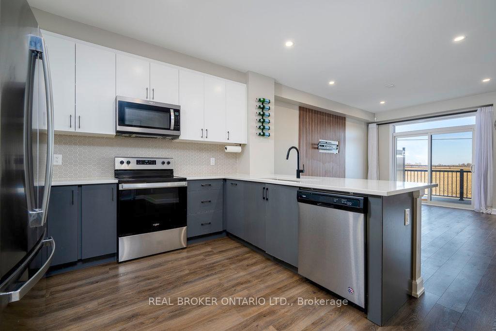 Photo 16 of 215 Hibernian Walk, Ottawa, Kanata - Emerald Meadows/Trailwest — HOMEH