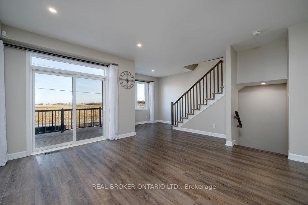 Photo 17 of 215 Hibernian Walk, Ottawa, Kanata - Emerald Meadows/Trailwest — HOMEH