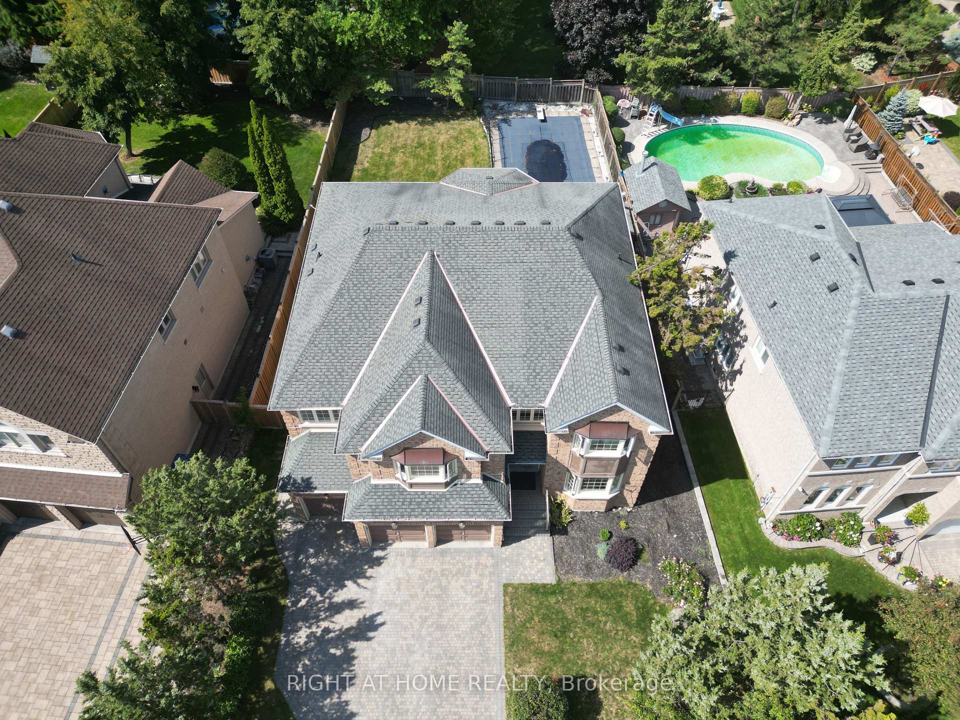 Front of 2427 Erin Centre Boulevard