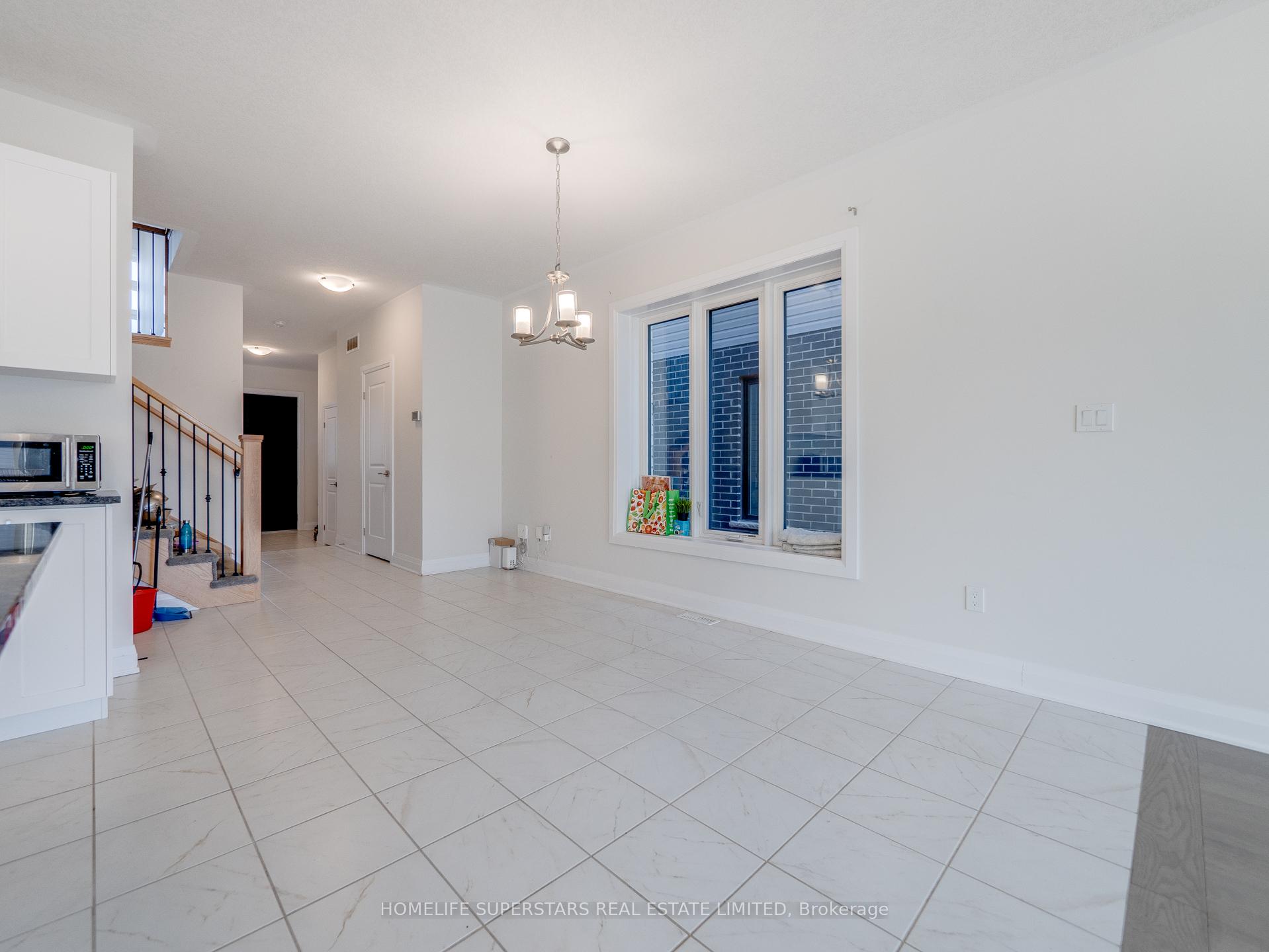 Photo 9 of 645 Benninger Drive, Kitchener — HOMEH