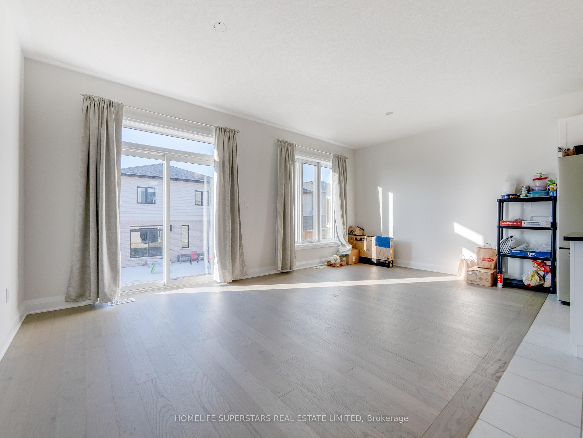 Photo 10 of 645 Benninger Drive, Kitchener — HOMEH
