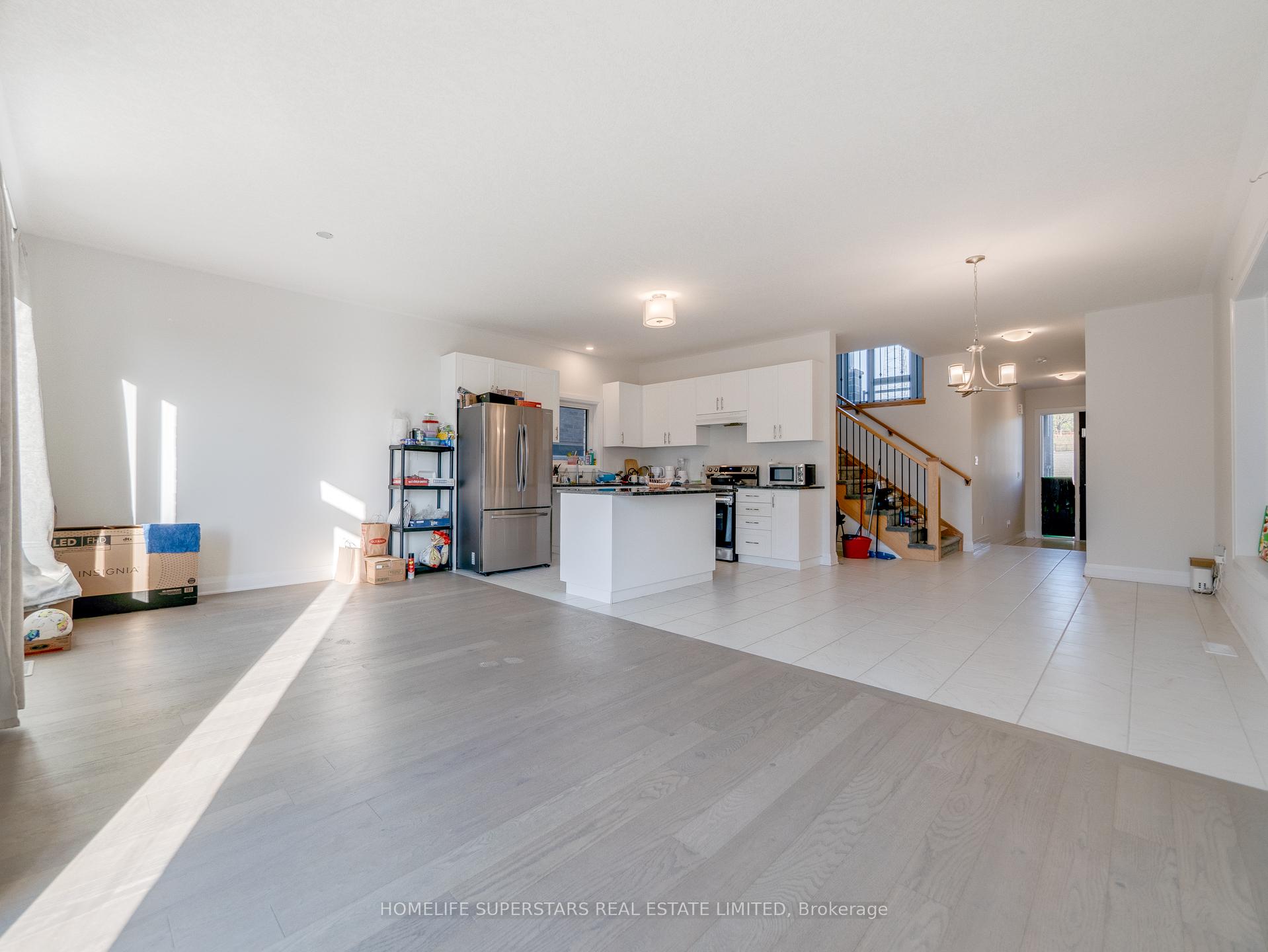 Photo 11 of 645 Benninger Drive, Kitchener — HOMEH