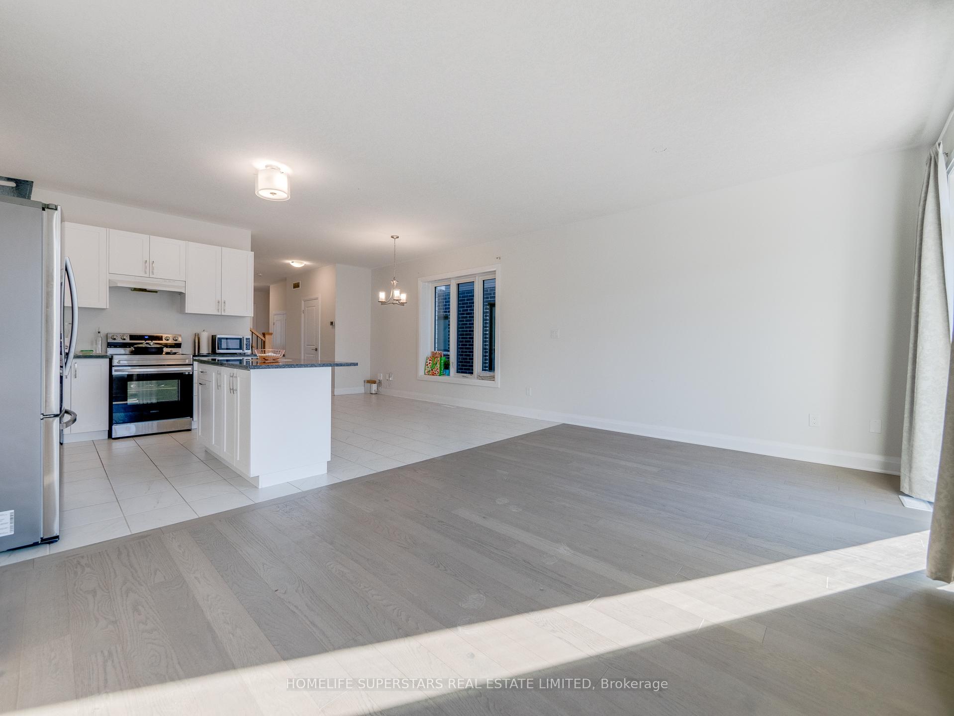 Photo 12 of 645 Benninger Drive, Kitchener — HOMEH