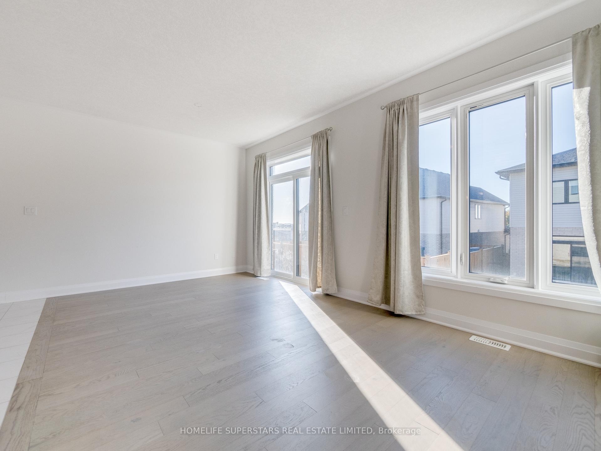 Photo 13 of 645 Benninger Drive, Kitchener — HOMEH