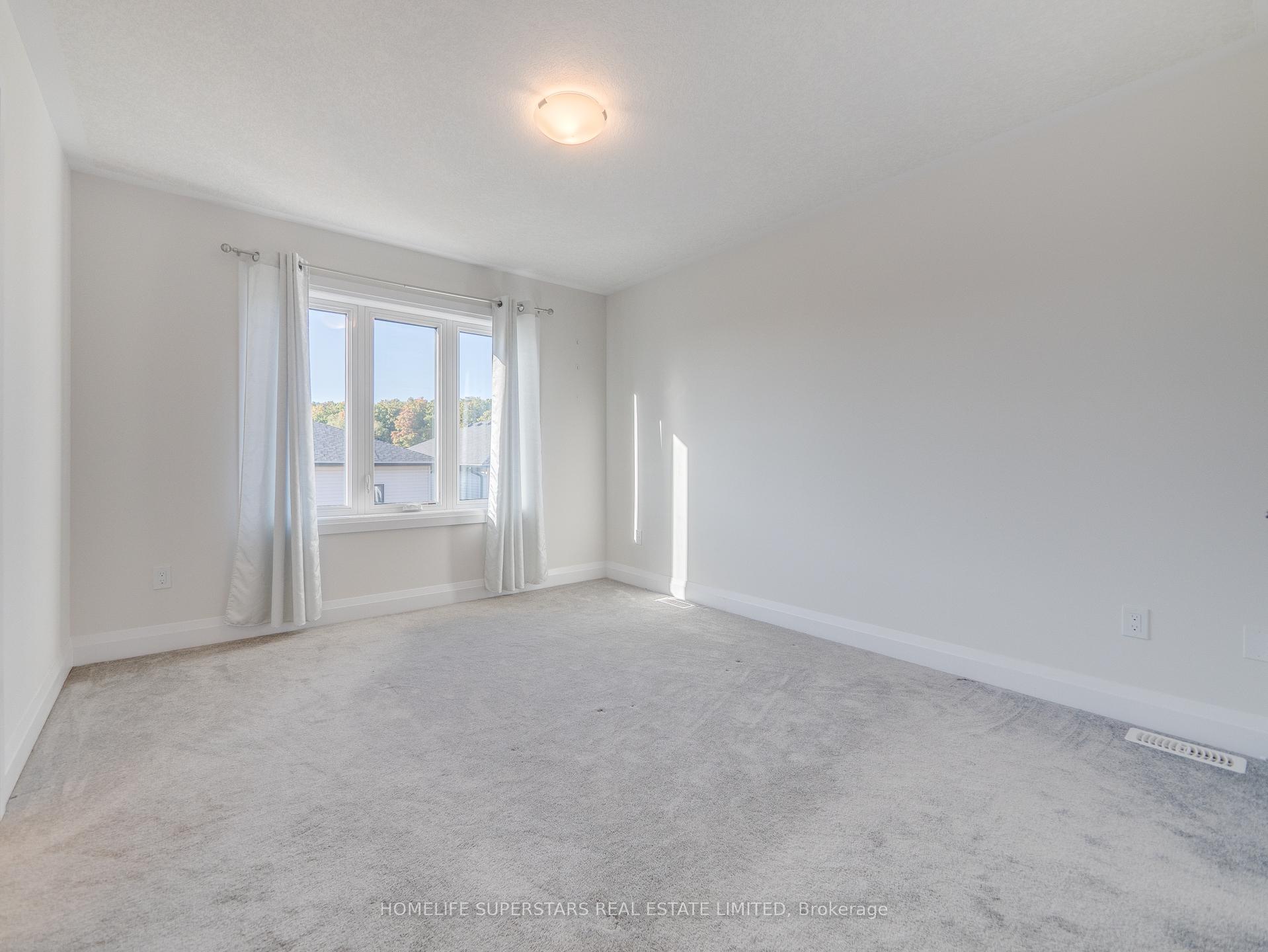Photo 24 of 645 Benninger Drive, Kitchener — HOMEH