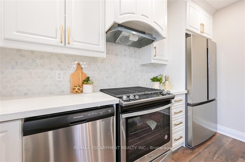 Photo 14 of Unit UPPER  UNIT, 180 Tolton Avenue, Hamilton, Normanhurst — HOMEH