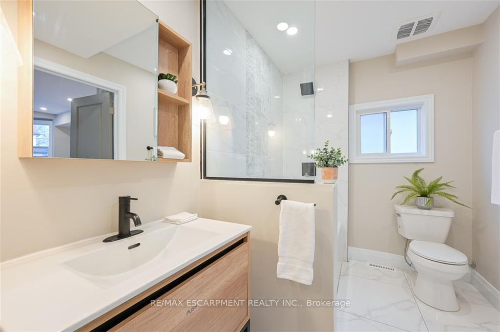 Photo 20 of Unit UPPER  UNIT, 180 Tolton Avenue, Hamilton, Normanhurst — HOMEH