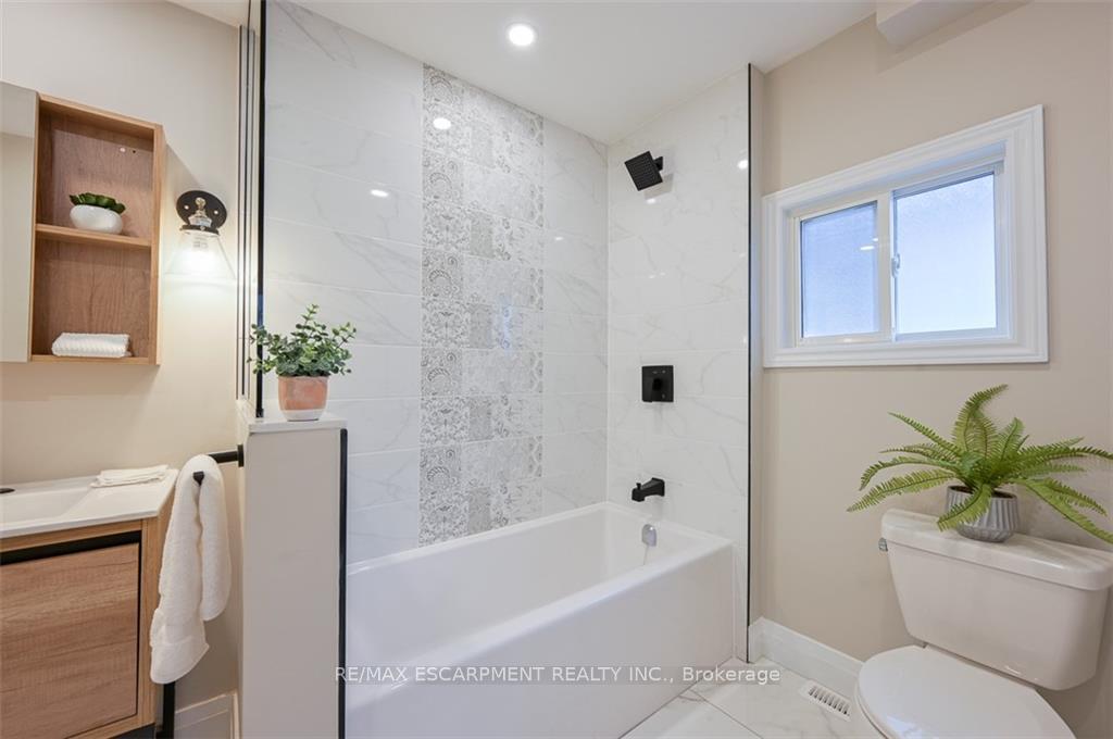Photo 21 of Unit UPPER  UNIT, 180 Tolton Avenue, Hamilton, Normanhurst — HOMEH