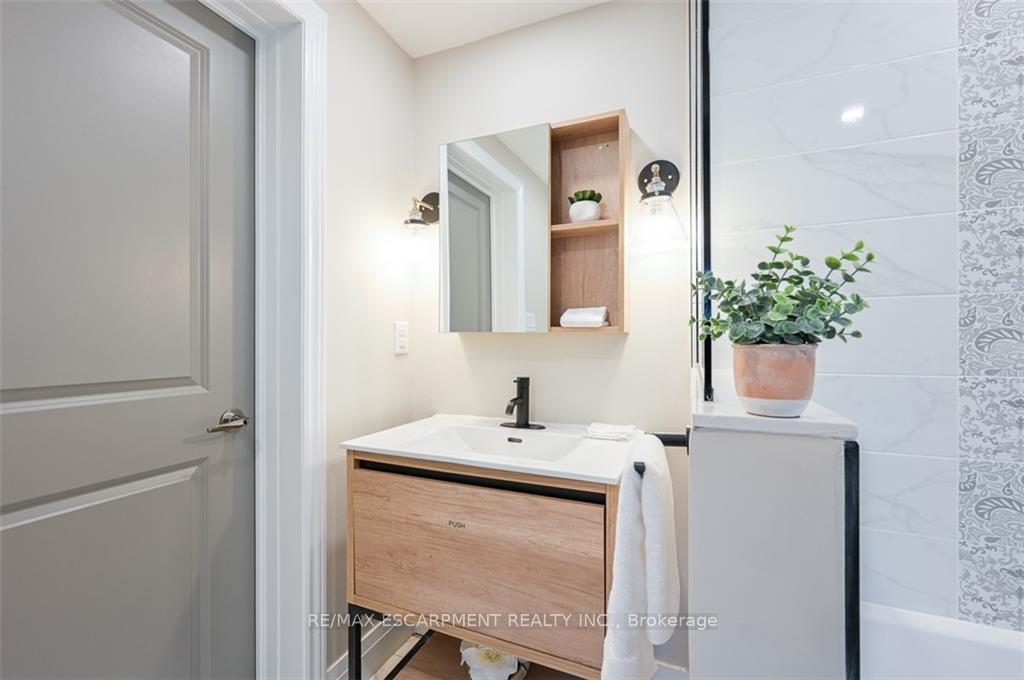 Photo 22 of Unit UPPER  UNIT, 180 Tolton Avenue, Hamilton, Normanhurst — HOMEH