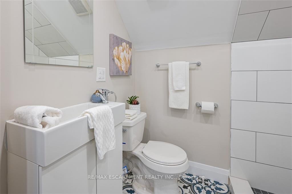 Photo 26 of Unit UPPER  UNIT, 180 Tolton Avenue, Hamilton, Normanhurst — HOMEH