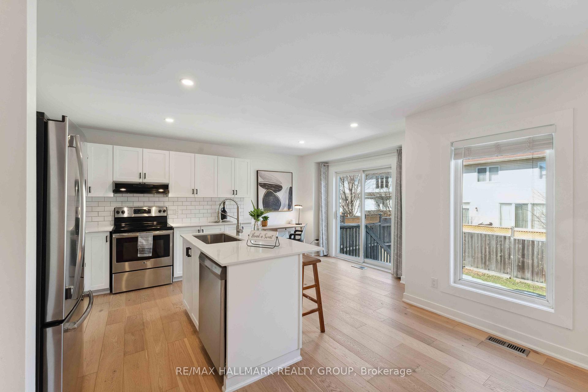 Photo 8 of 1168 Halton Terrace, Ottawa, Kanata - Morgan's Grant/South March — HOMEH