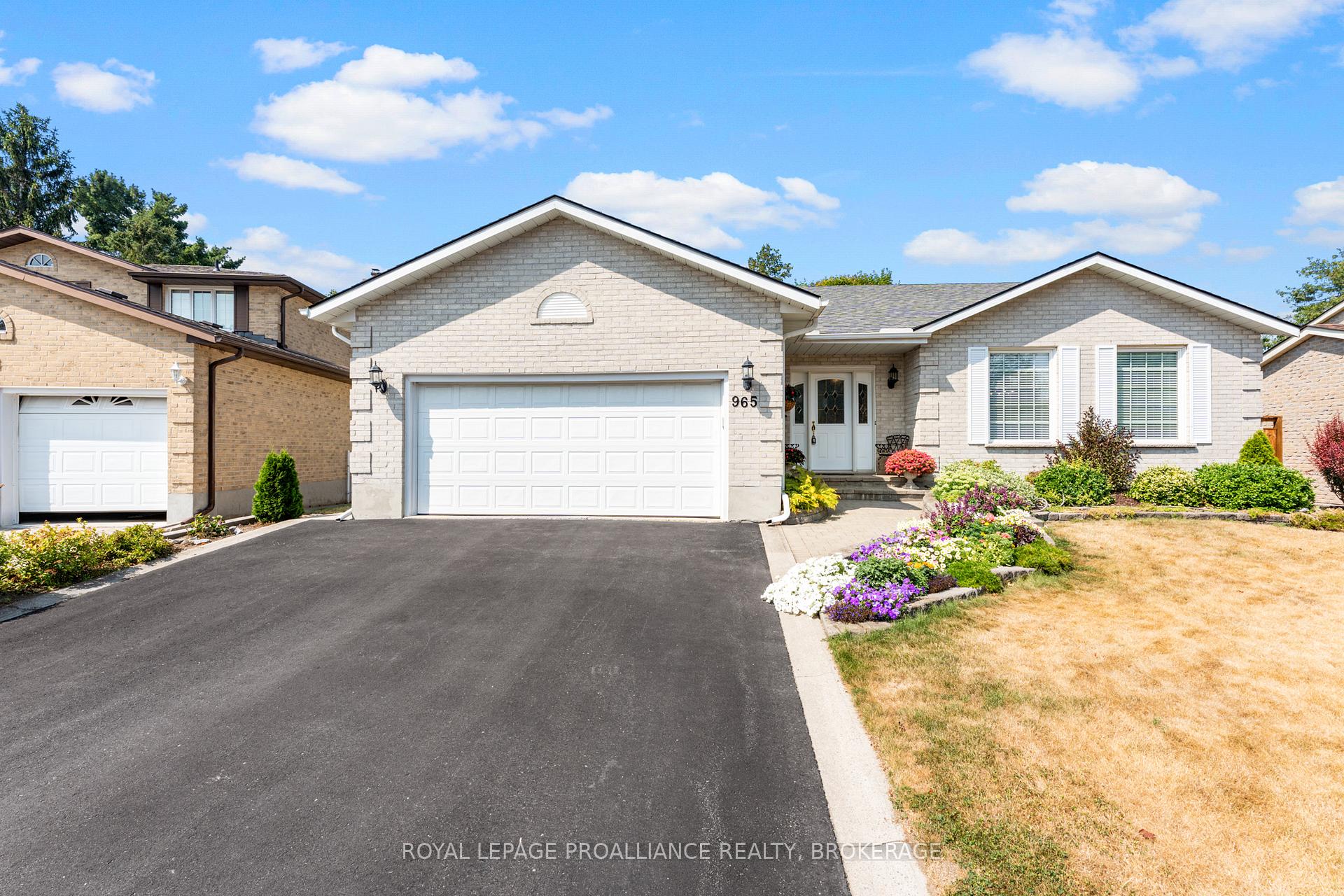 Front of 965 Ambleside Crescent