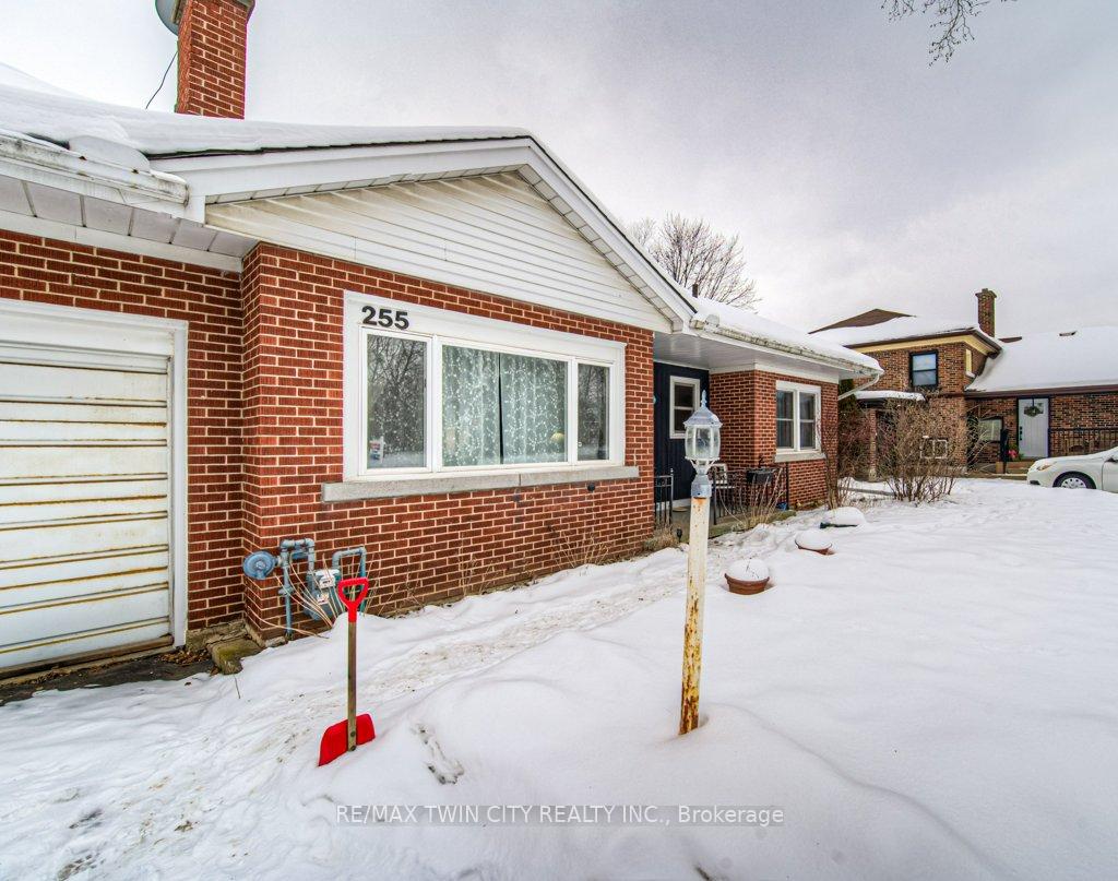 Photo 4 of 255 Bedford Road, Kitchener — HOMEH