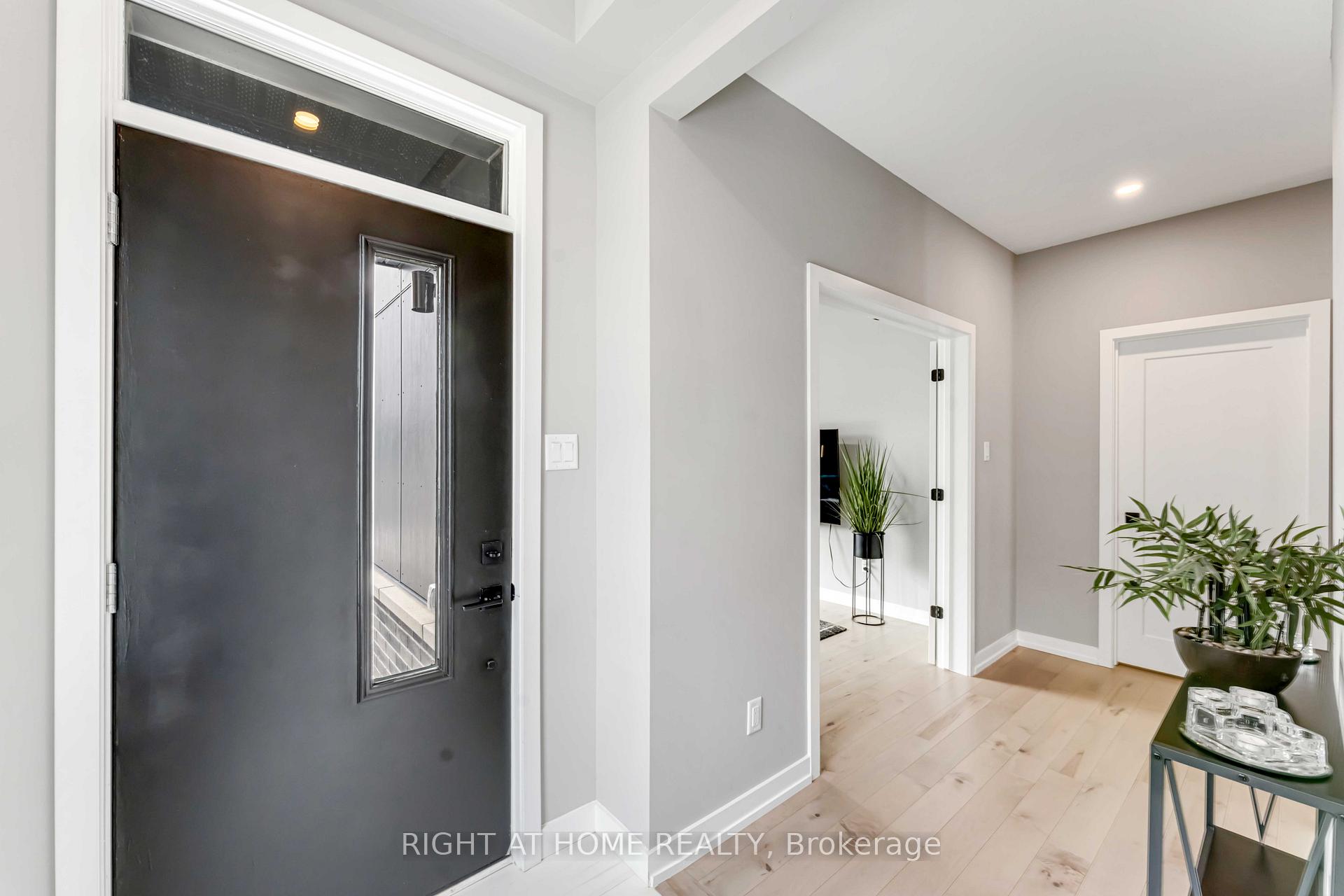 Photo 3 of 422 Gidran Circle, Ottawa, Kanata - Emerald Meadows/Trailwest — HOMEH