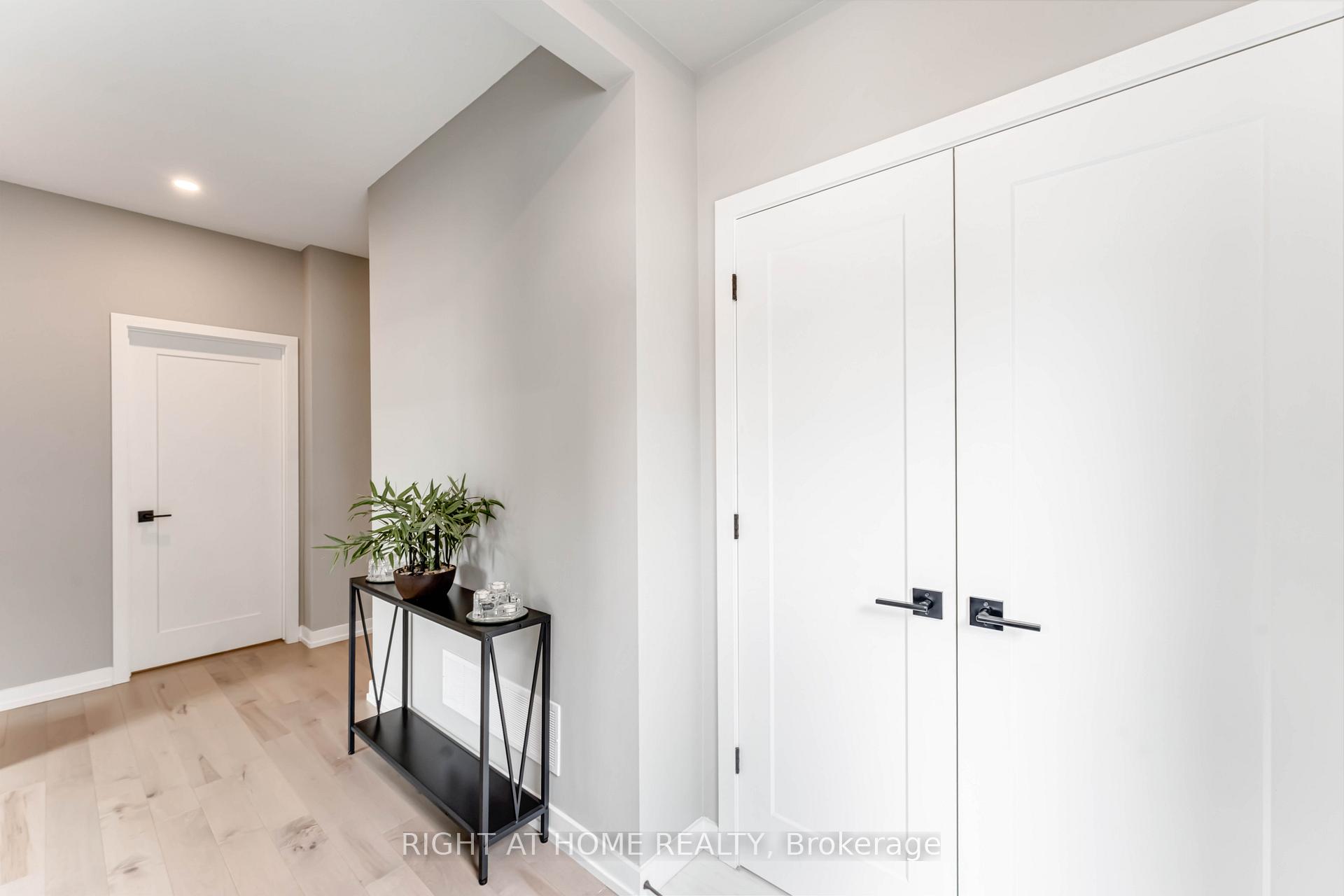 Photo 4 of 422 Gidran Circle, Ottawa, Kanata - Emerald Meadows/Trailwest — HOMEH