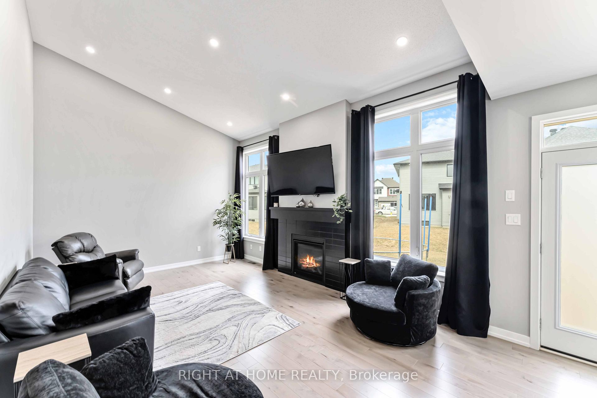 Photo 7 of 422 Gidran Circle, Ottawa, Kanata - Emerald Meadows/Trailwest — HOMEH