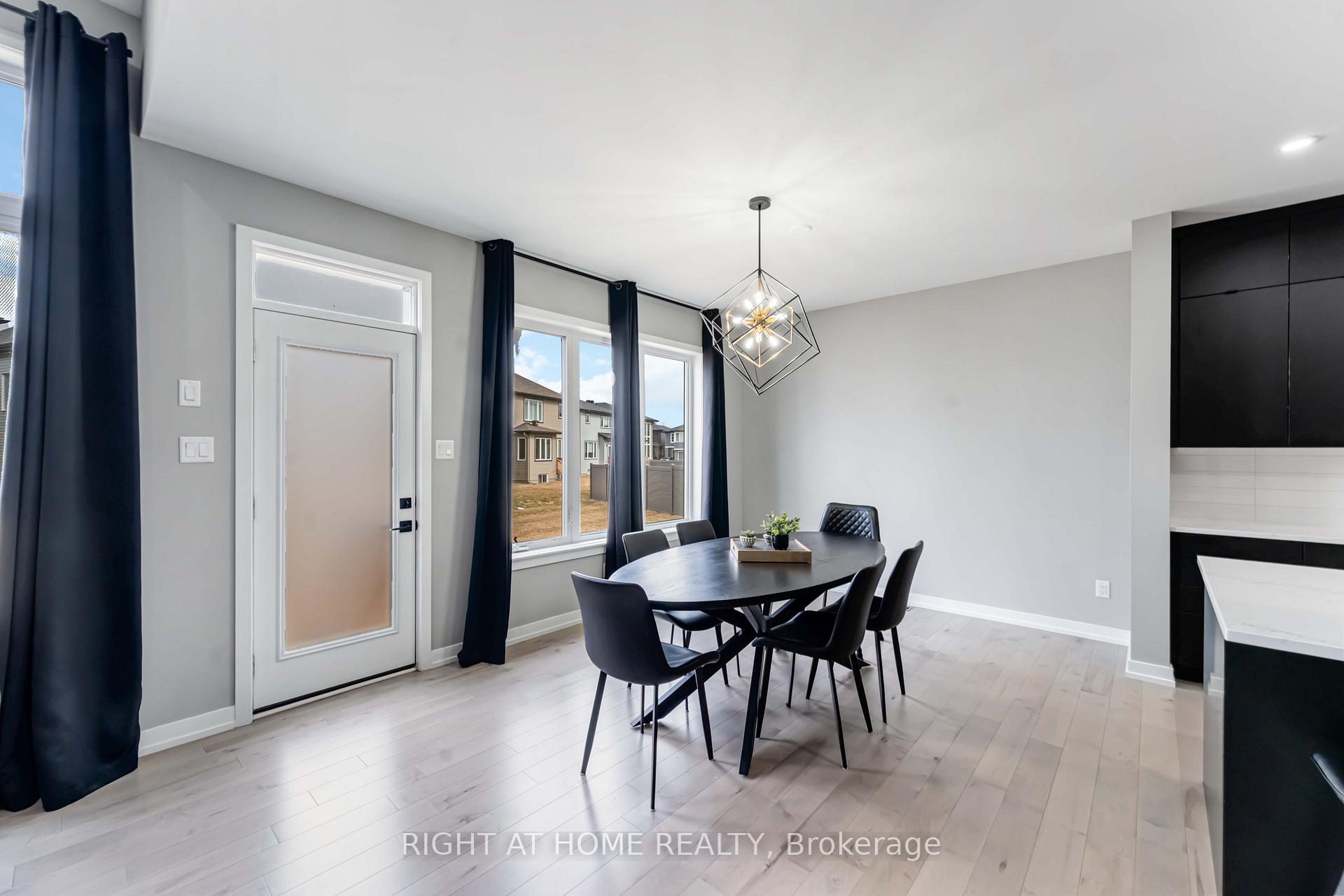Photo 8 of 422 Gidran Circle, Ottawa, Kanata - Emerald Meadows/Trailwest — HOMEH