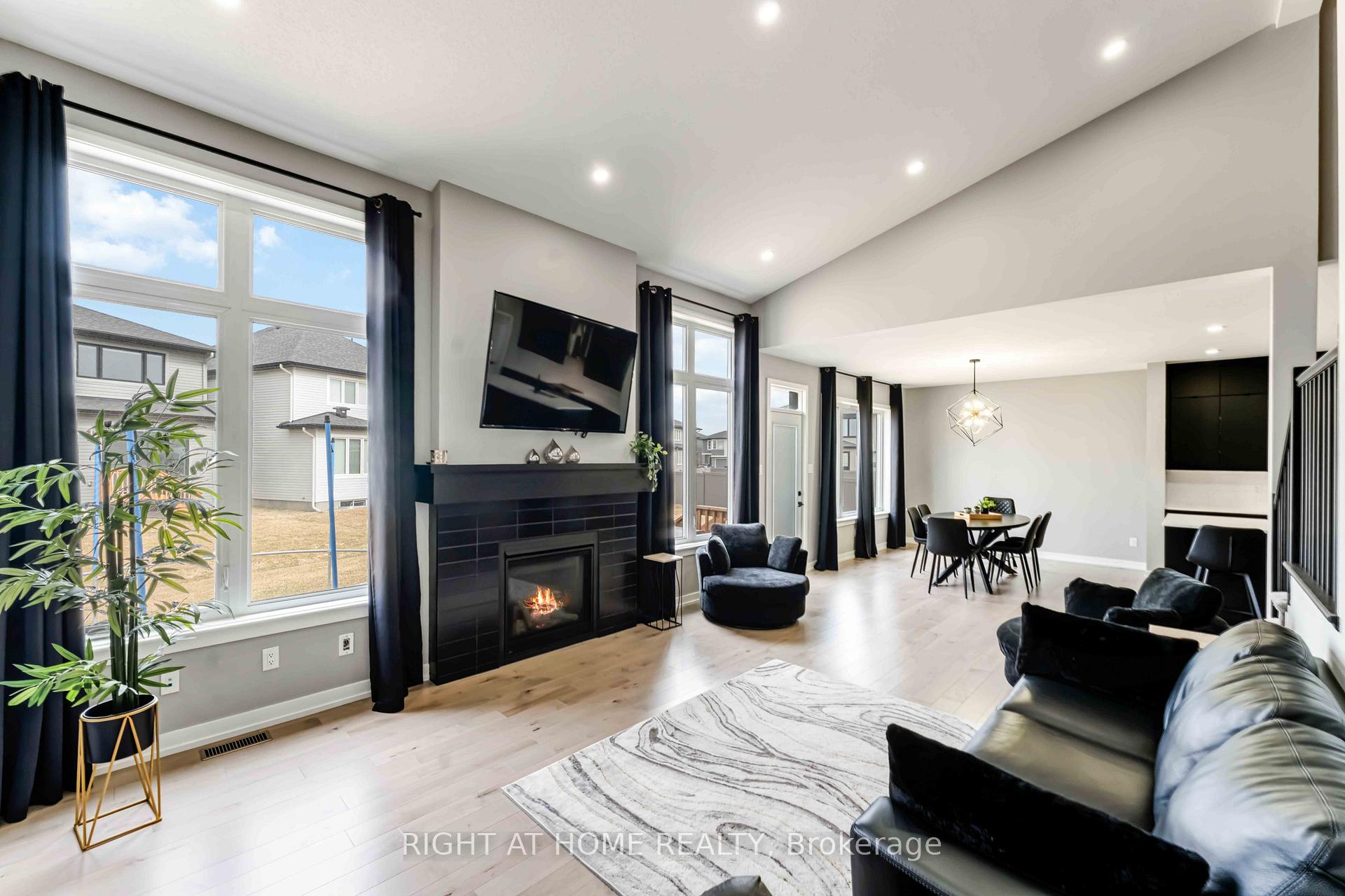 Photo 11 of 422 Gidran Circle, Ottawa, Kanata - Emerald Meadows/Trailwest — HOMEH