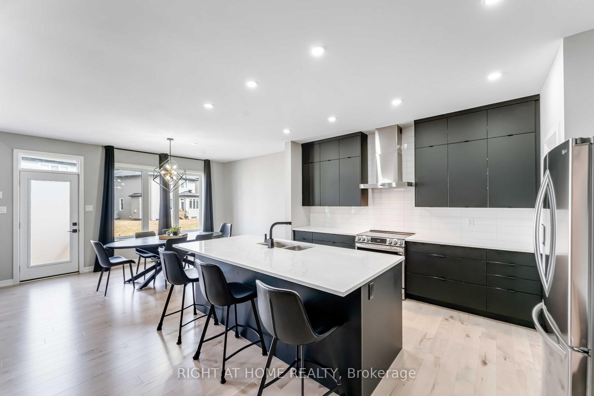 Photo 14 of 422 Gidran Circle, Ottawa, Kanata - Emerald Meadows/Trailwest — HOMEH