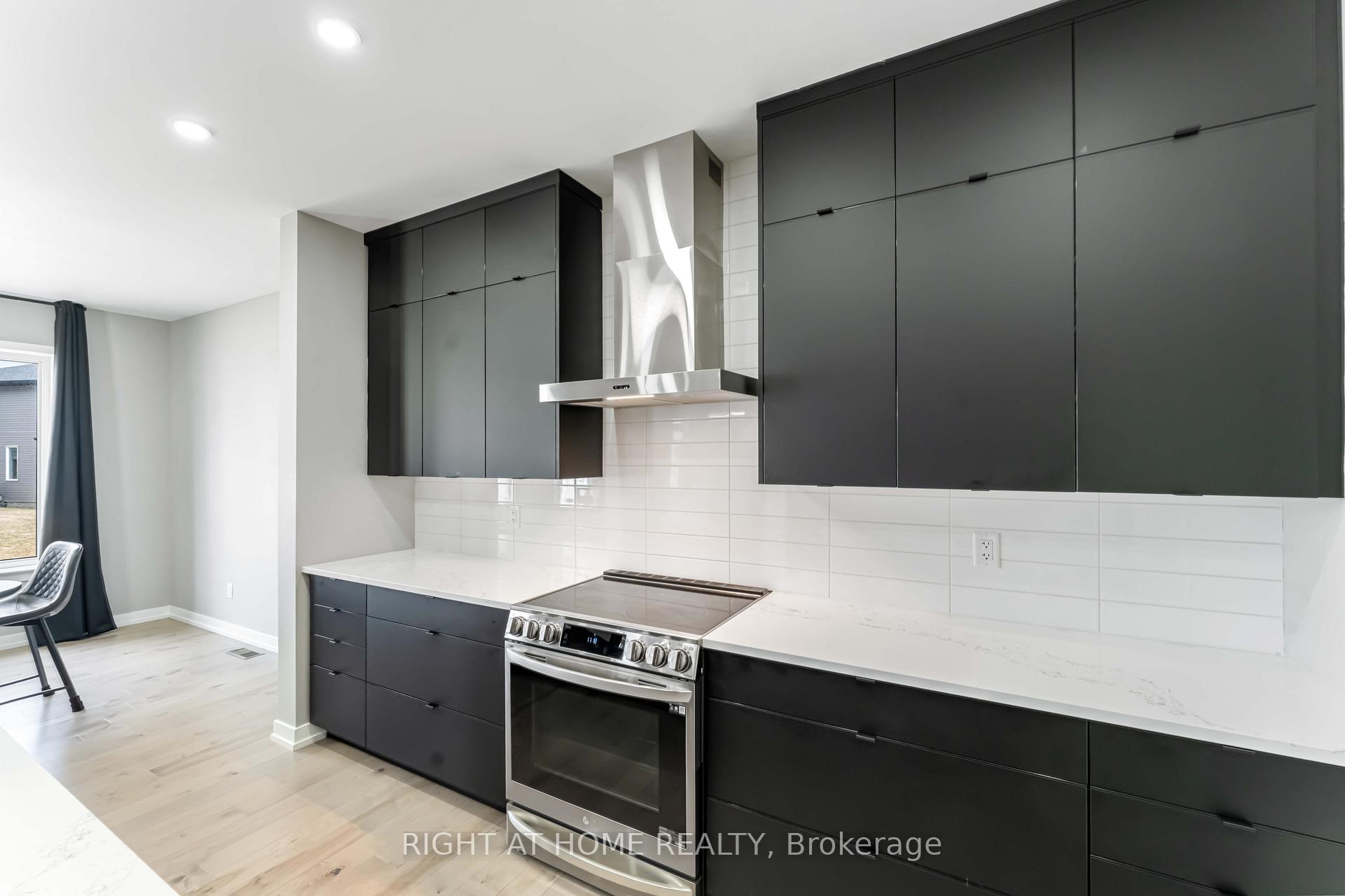 Photo 16 of 422 Gidran Circle, Ottawa, Kanata - Emerald Meadows/Trailwest — HOMEH