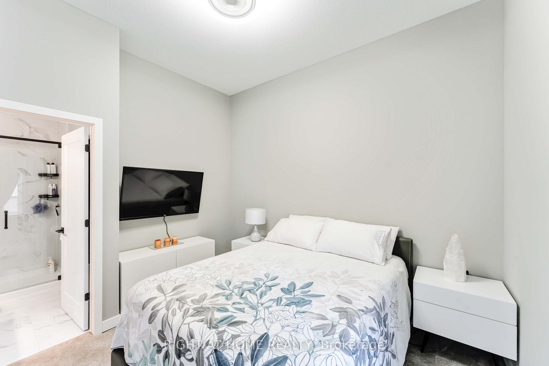 Photo 33 of 422 Gidran Circle, Ottawa, Kanata - Emerald Meadows/Trailwest — HOMEH