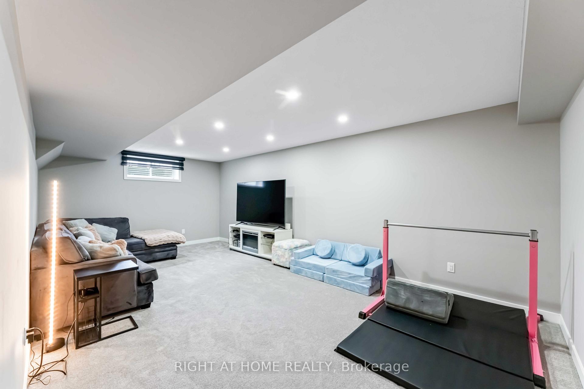 Photo 36 of 422 Gidran Circle, Ottawa, Kanata - Emerald Meadows/Trailwest — HOMEH