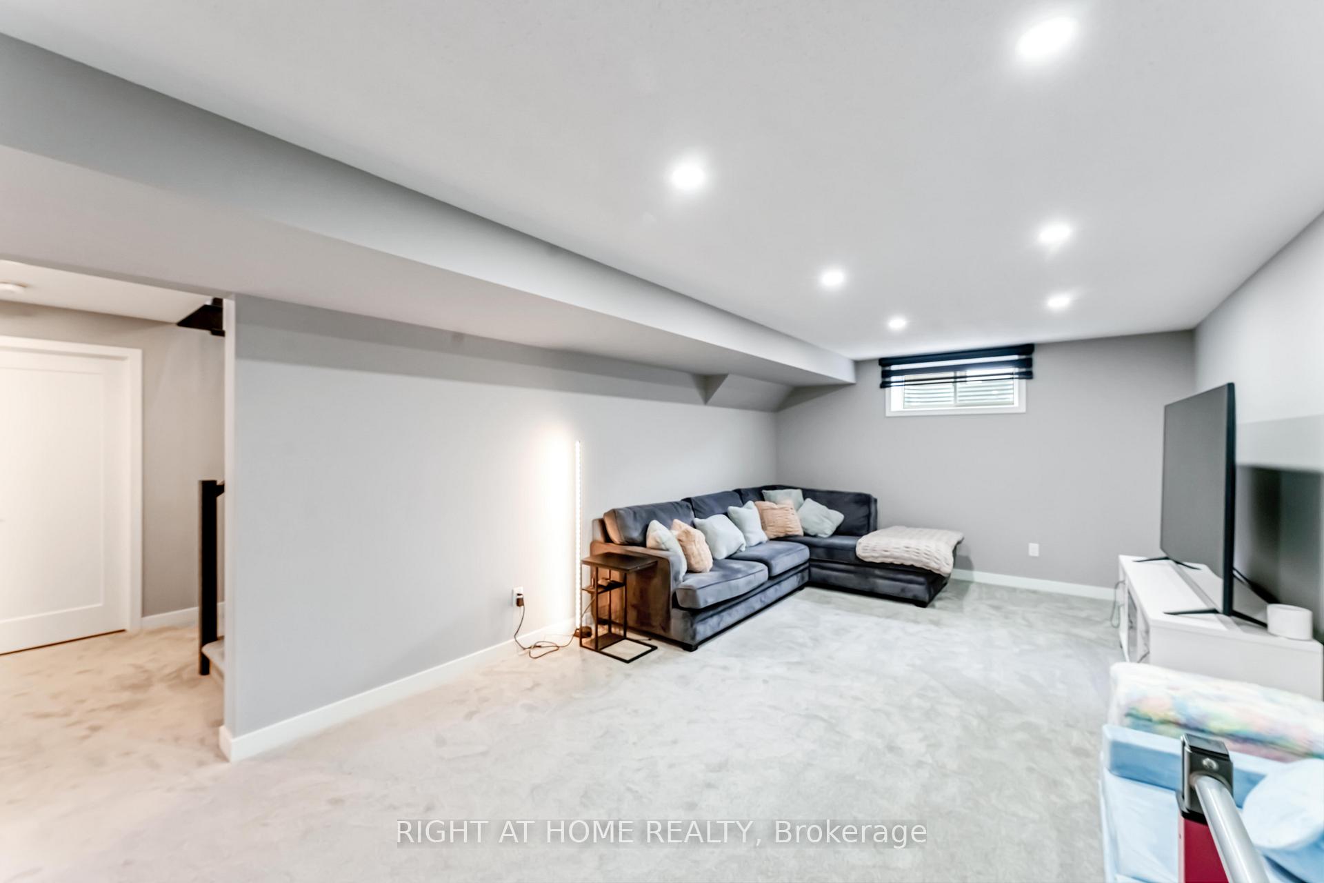 Photo 37 of 422 Gidran Circle, Ottawa, Kanata - Emerald Meadows/Trailwest — HOMEH