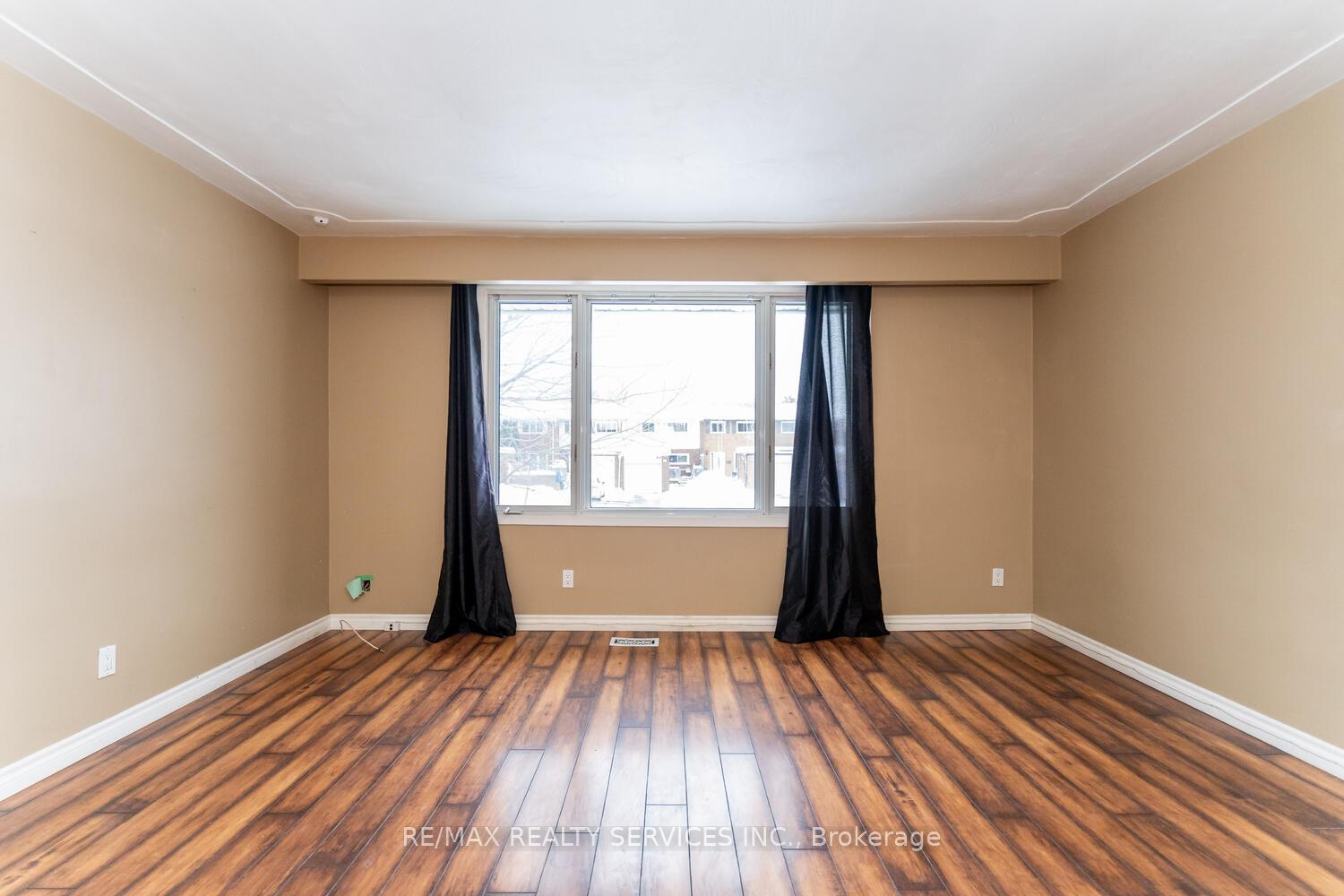 Photo 6 of 32 Obermeyer Drive, Kitchener — HOMEH