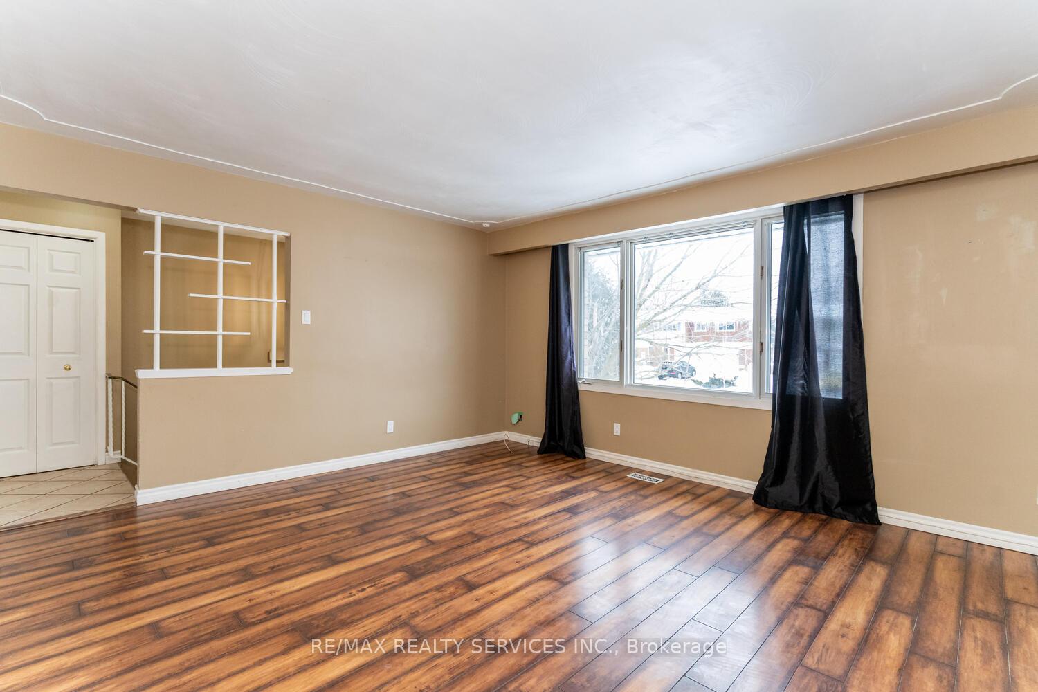 Photo 7 of 32 Obermeyer Drive, Kitchener — HOMEH