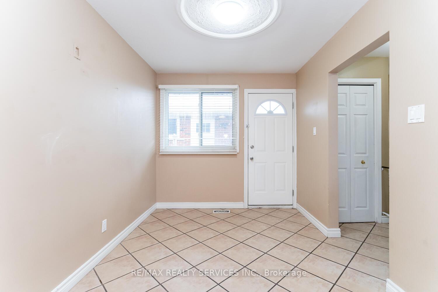 Photo 10 of 32 Obermeyer Drive, Kitchener — HOMEH