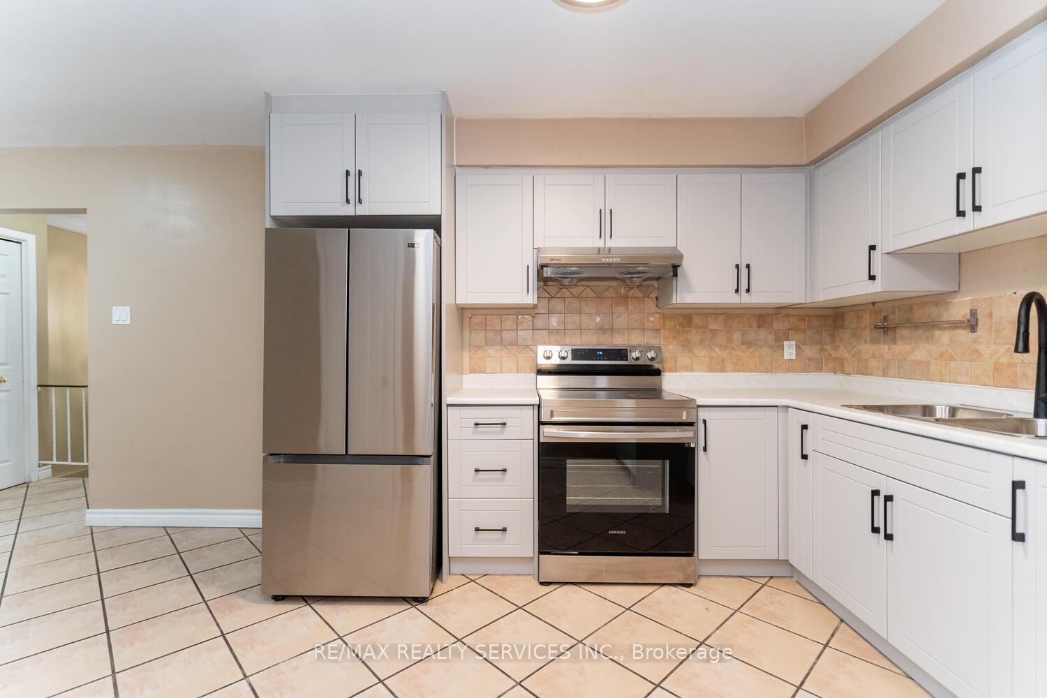 Photo 14 of 32 Obermeyer Drive, Kitchener — HOMEH