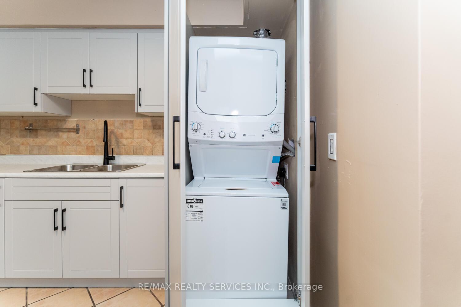 Photo 15 of 32 Obermeyer Drive, Kitchener — HOMEH