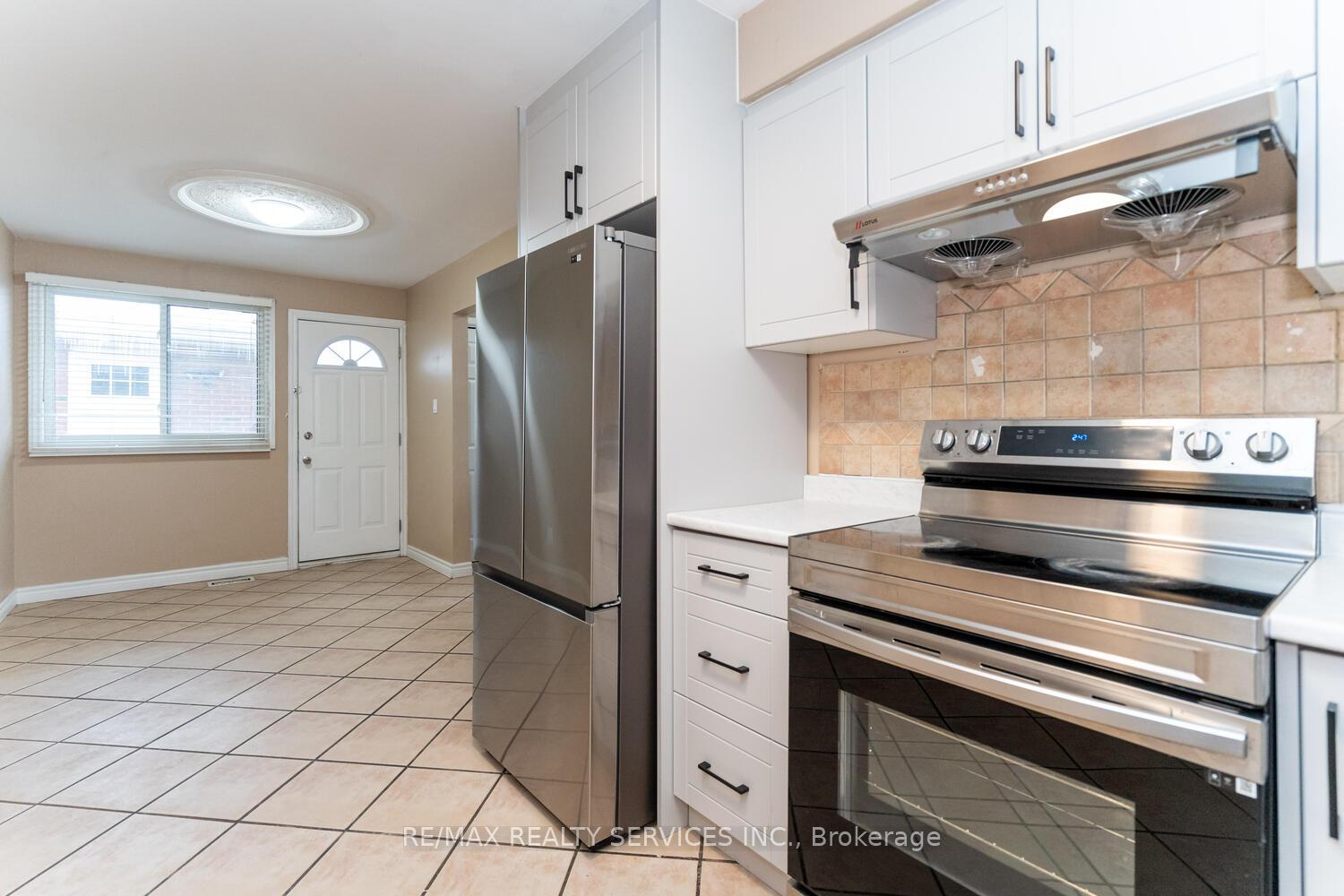 Photo 16 of 32 Obermeyer Drive, Kitchener — HOMEH