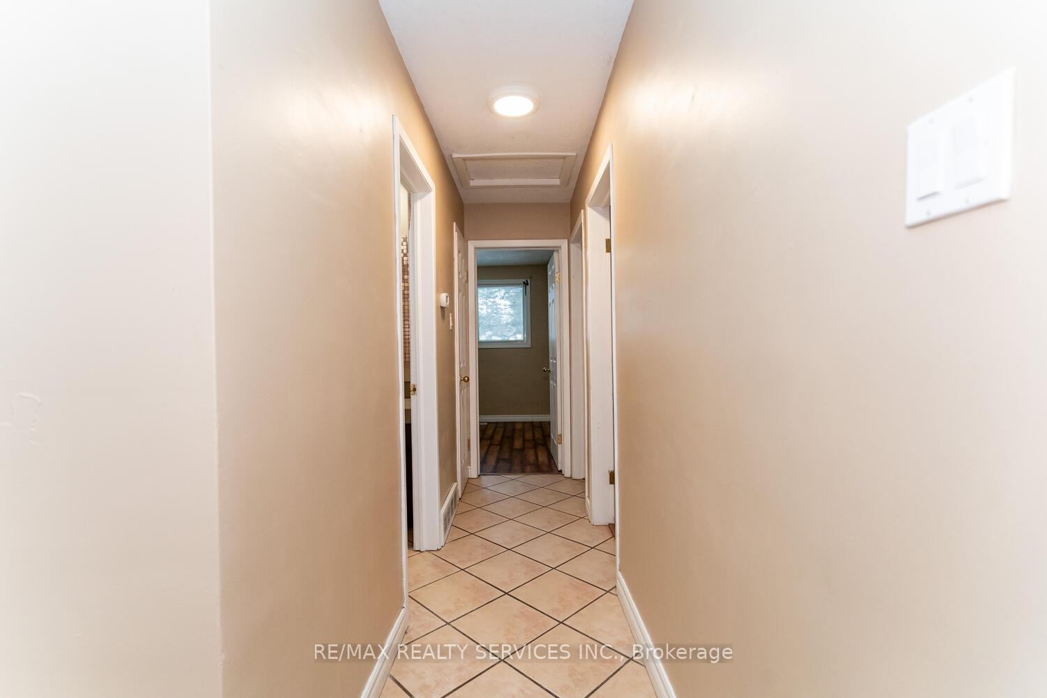 Photo 17 of 32 Obermeyer Drive, Kitchener — HOMEH