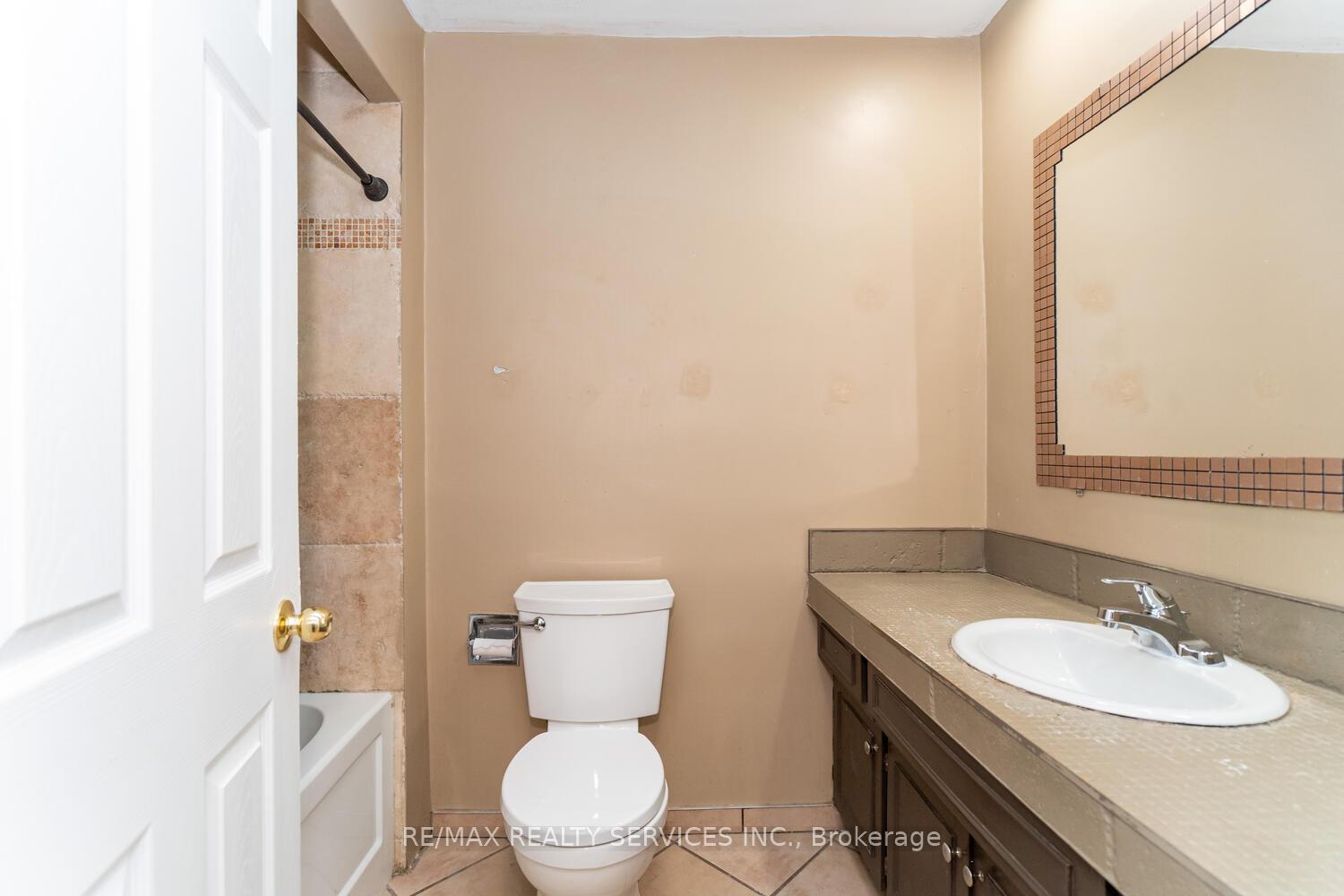 Photo 22 of 32 Obermeyer Drive, Kitchener — HOMEH
