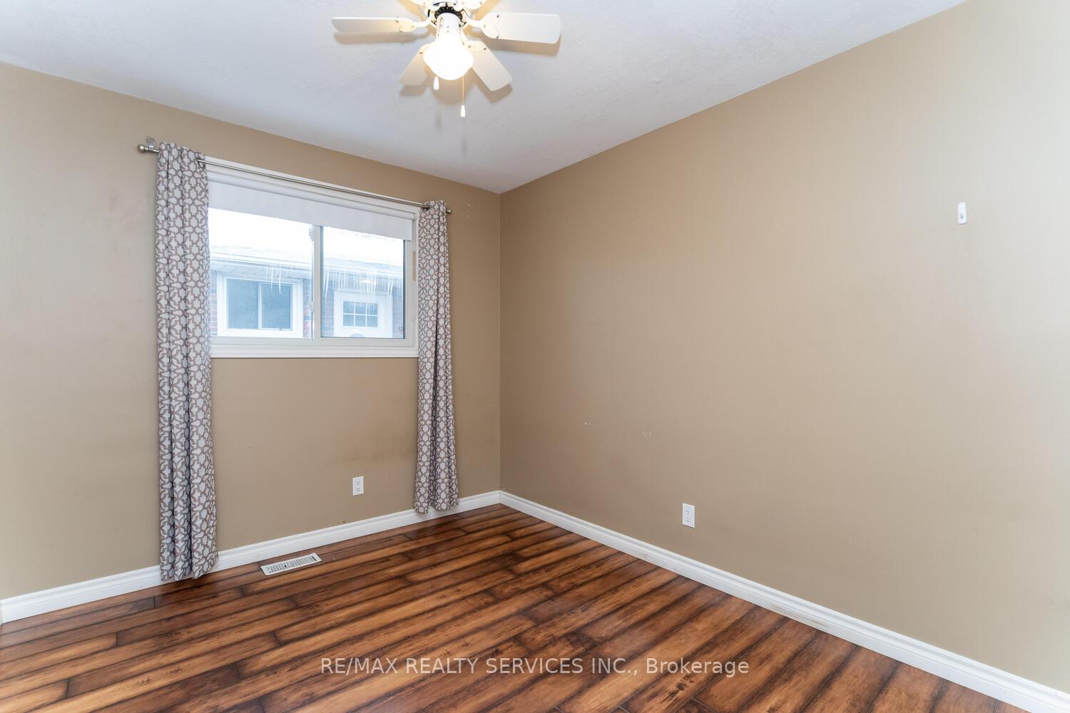Photo 24 of 32 Obermeyer Drive, Kitchener — HOMEH