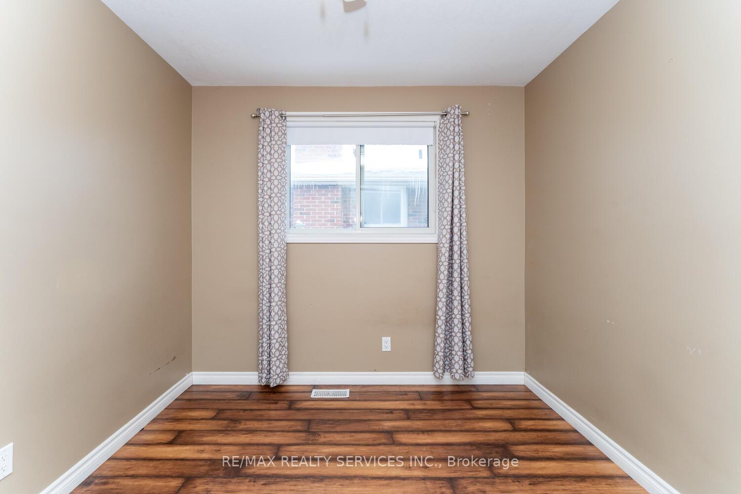 Photo 25 of 32 Obermeyer Drive, Kitchener — HOMEH