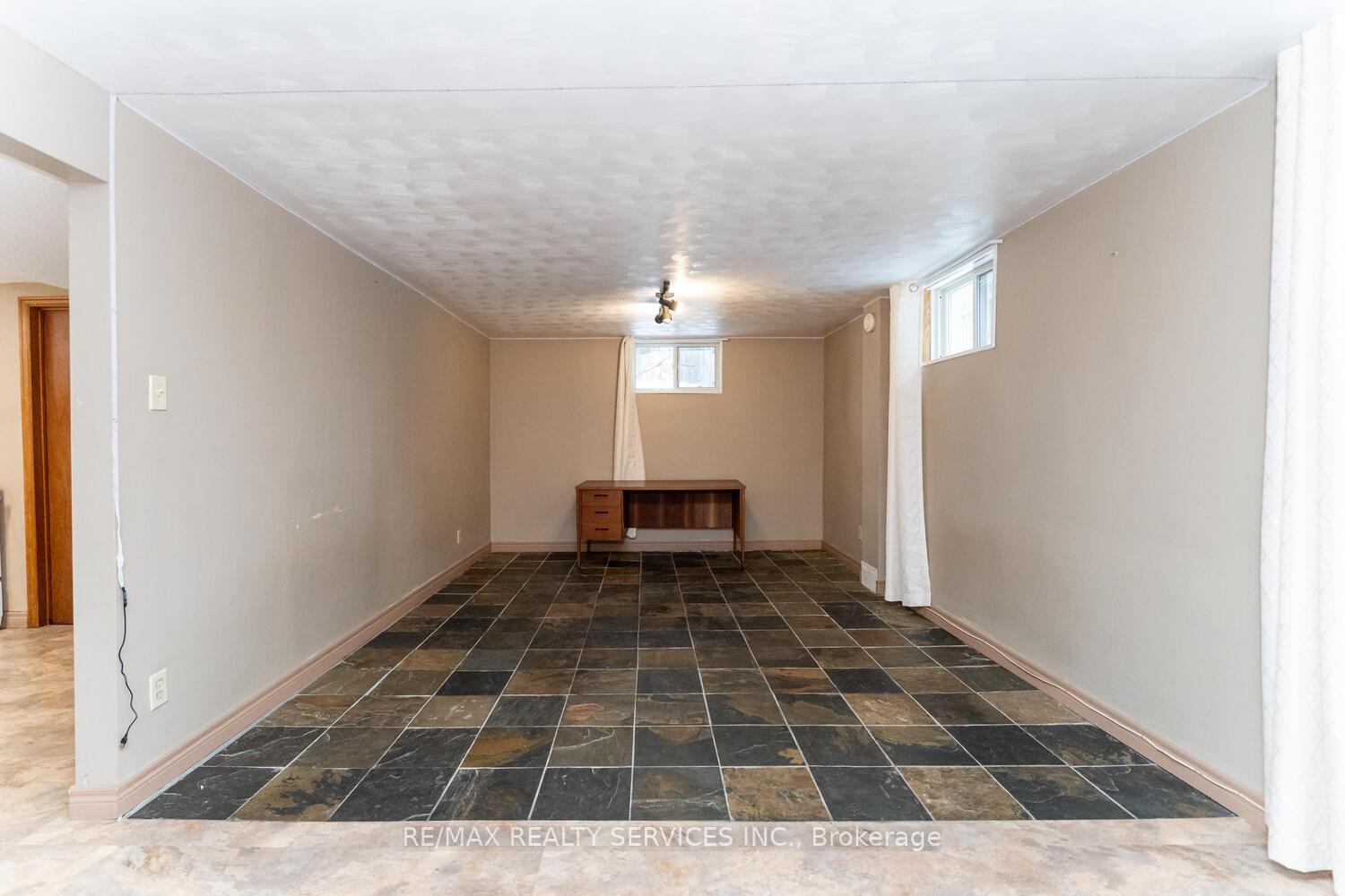 Photo 31 of 32 Obermeyer Drive, Kitchener — HOMEH