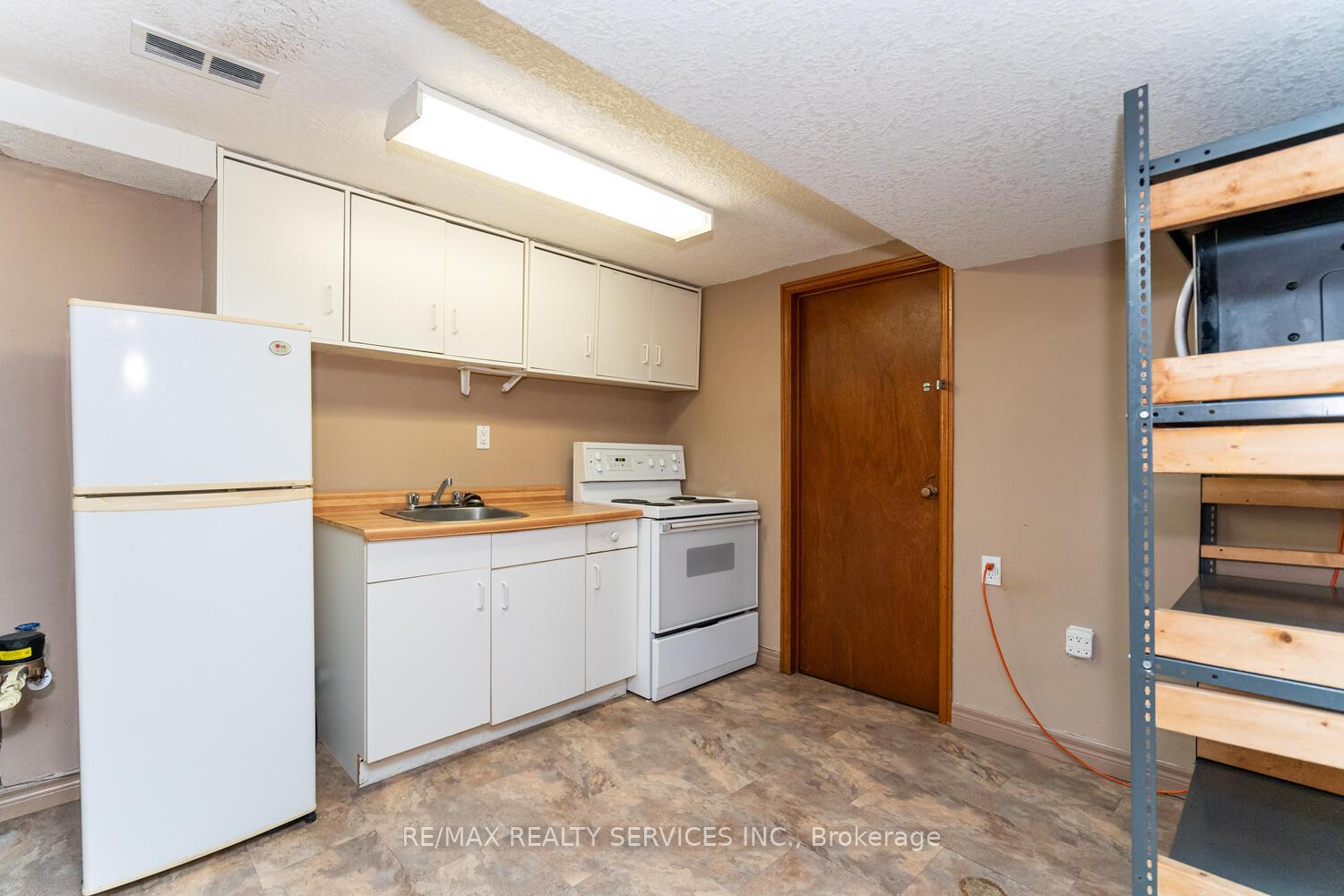 Photo 33 of 32 Obermeyer Drive, Kitchener — HOMEH